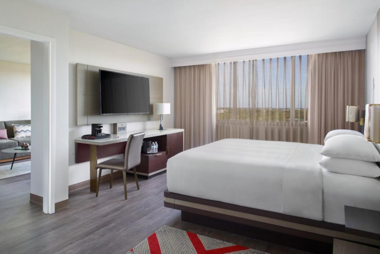 Marriott Kansas City Overland Park Exterior photo